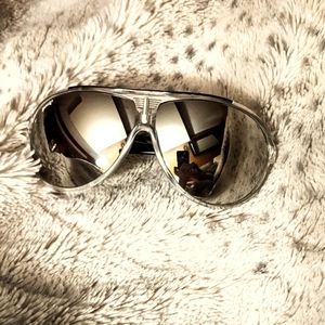 Pugs Gear mirrored shades.
